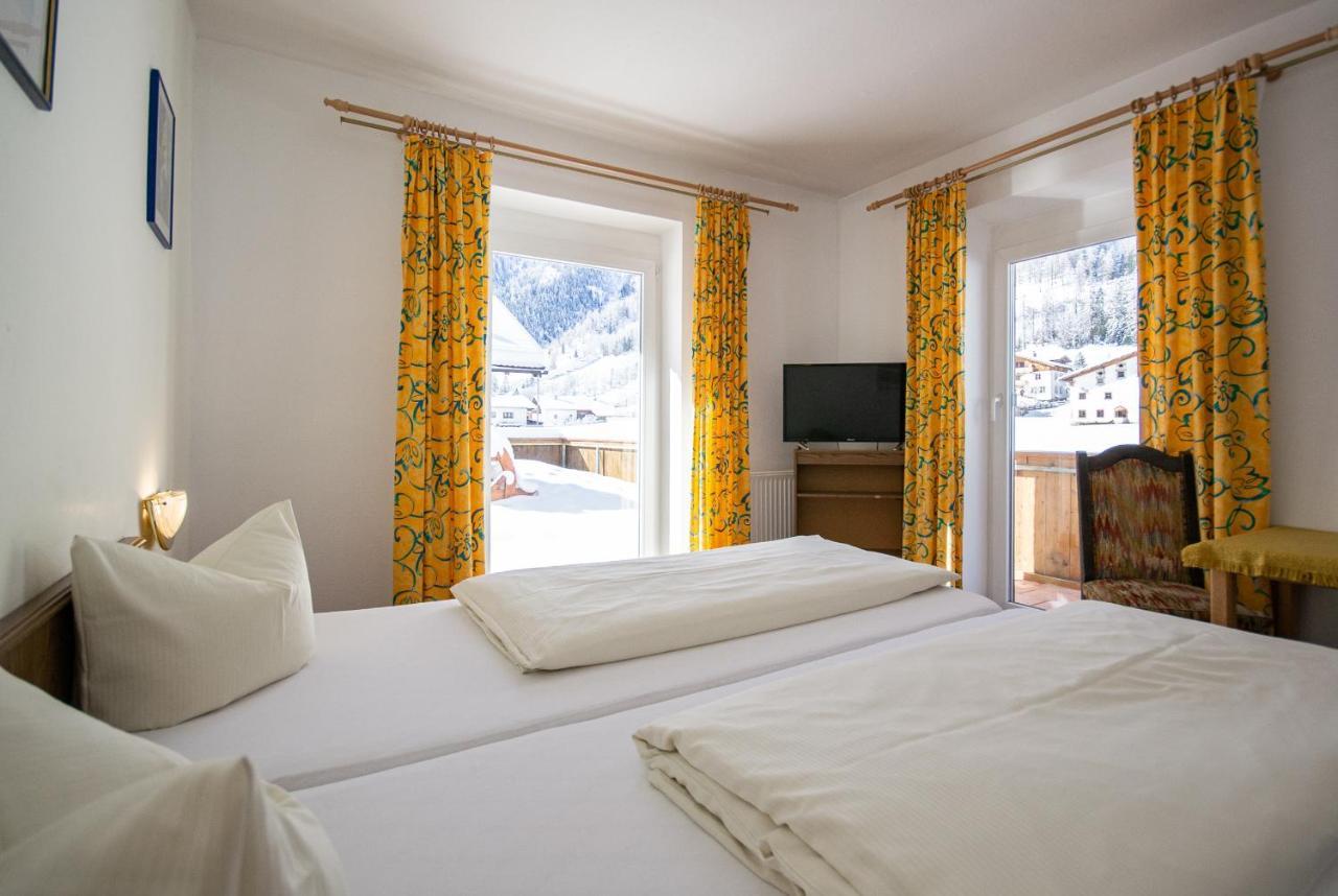 Pension Nina & Gasthof Alpenrose Gschnitz Esterno foto