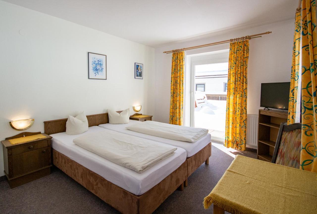 Pension Nina & Gasthof Alpenrose Gschnitz Esterno foto